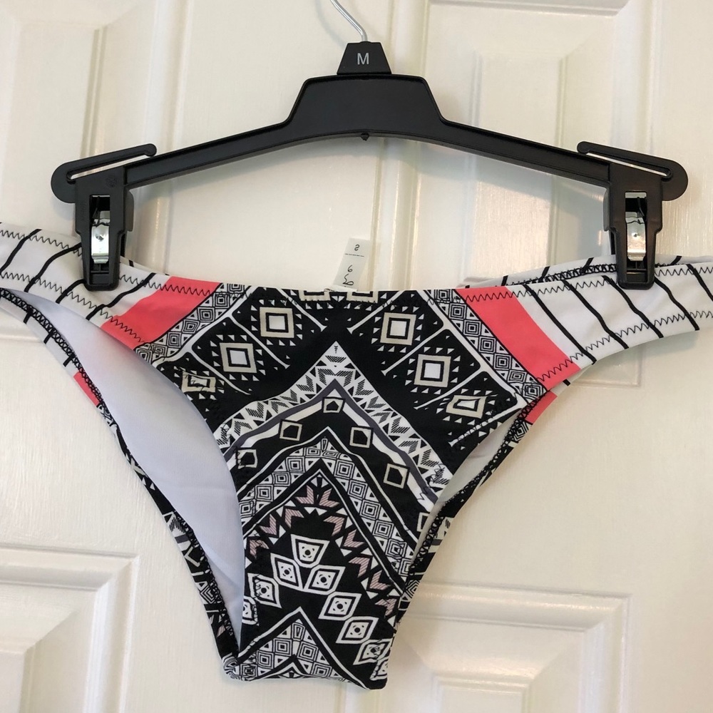 Cupshe cheeky bikini bottoms size small